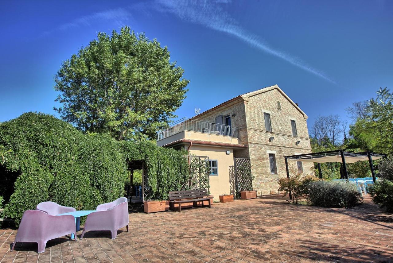Grande Villa Storica Per Vacanze Con Giardino Privato E Piscina Ostra 외부 사진