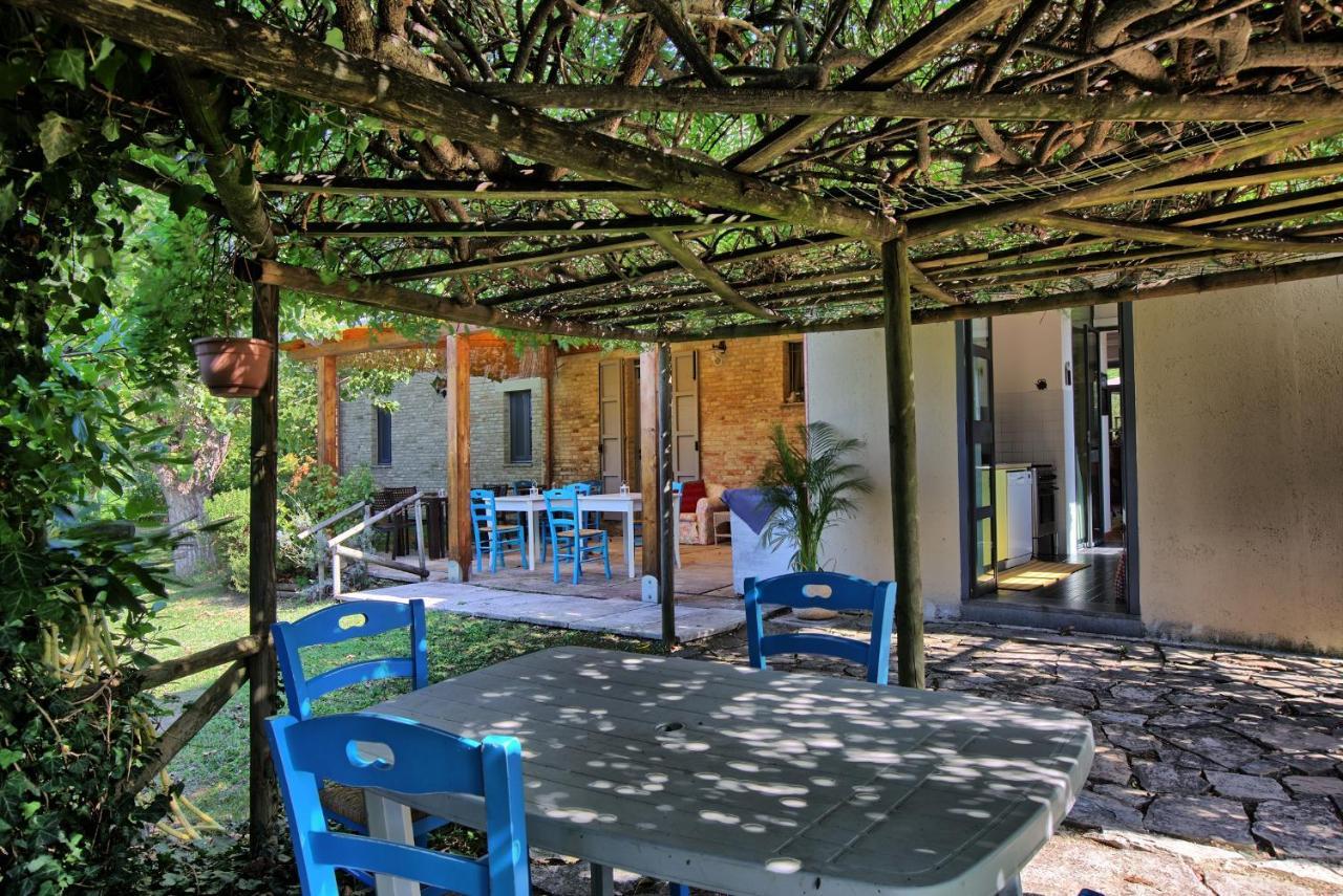 Grande Villa Storica Per Vacanze Con Giardino Privato E Piscina Ostra 외부 사진
