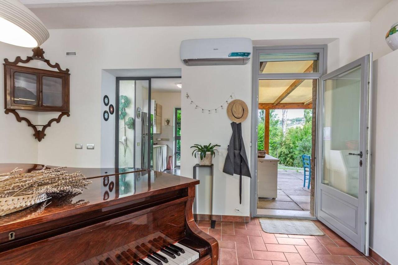 Grande Villa Storica Per Vacanze Con Giardino Privato E Piscina Ostra 외부 사진