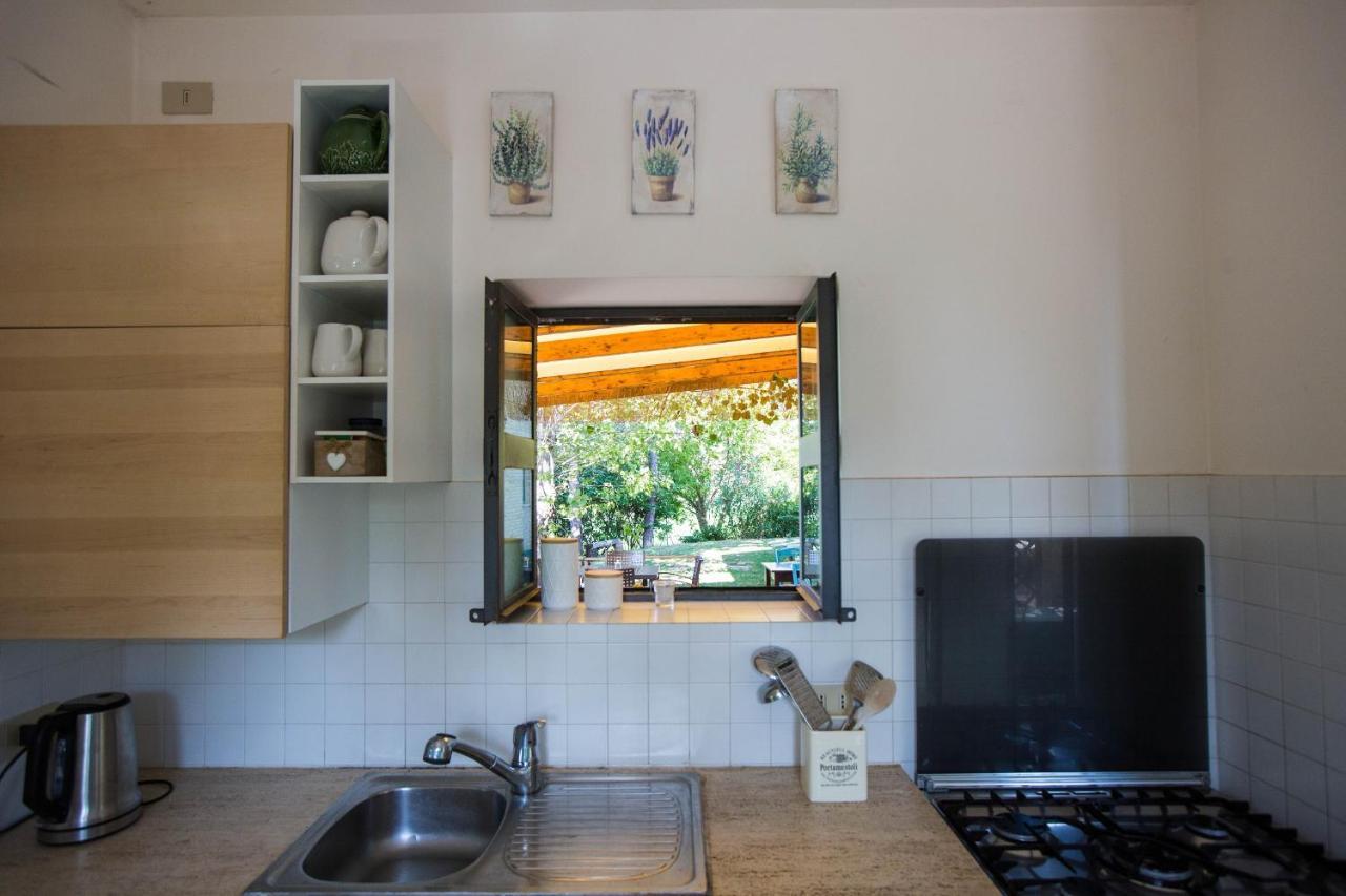 Grande Villa Storica Per Vacanze Con Giardino Privato E Piscina Ostra 외부 사진