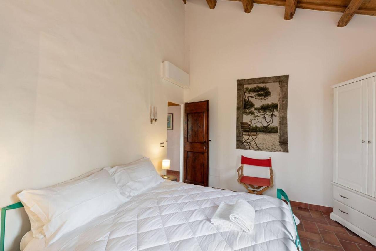 Grande Villa Storica Per Vacanze Con Giardino Privato E Piscina Ostra 외부 사진