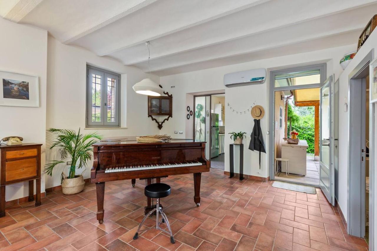 Grande Villa Storica Per Vacanze Con Giardino Privato E Piscina Ostra 외부 사진
