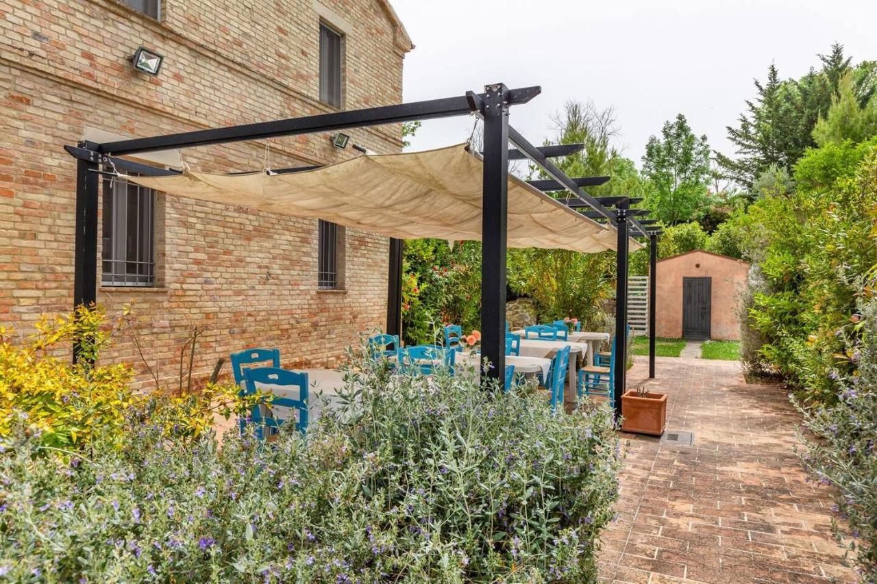 Grande Villa Storica Per Vacanze Con Giardino Privato E Piscina Ostra 외부 사진
