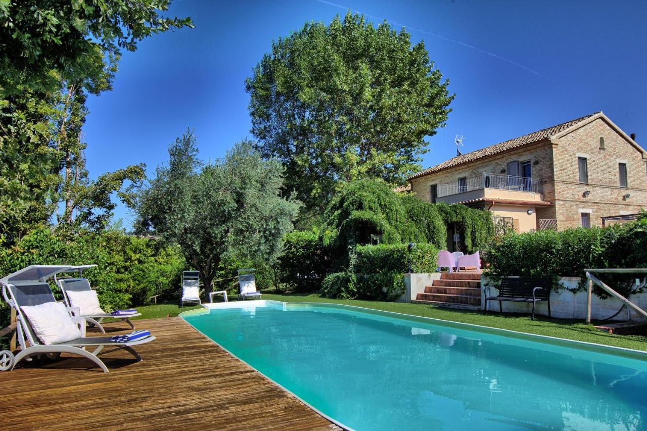 Grande Villa Storica Per Vacanze Con Giardino Privato E Piscina Ostra 외부 사진