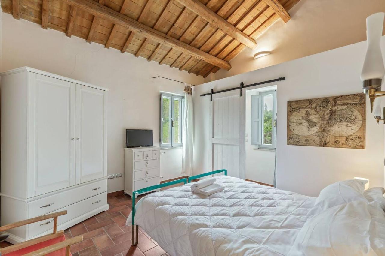 Grande Villa Storica Per Vacanze Con Giardino Privato E Piscina Ostra 외부 사진
