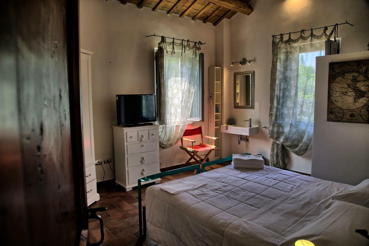 Grande Villa Storica Per Vacanze Con Giardino Privato E Piscina Ostra 외부 사진