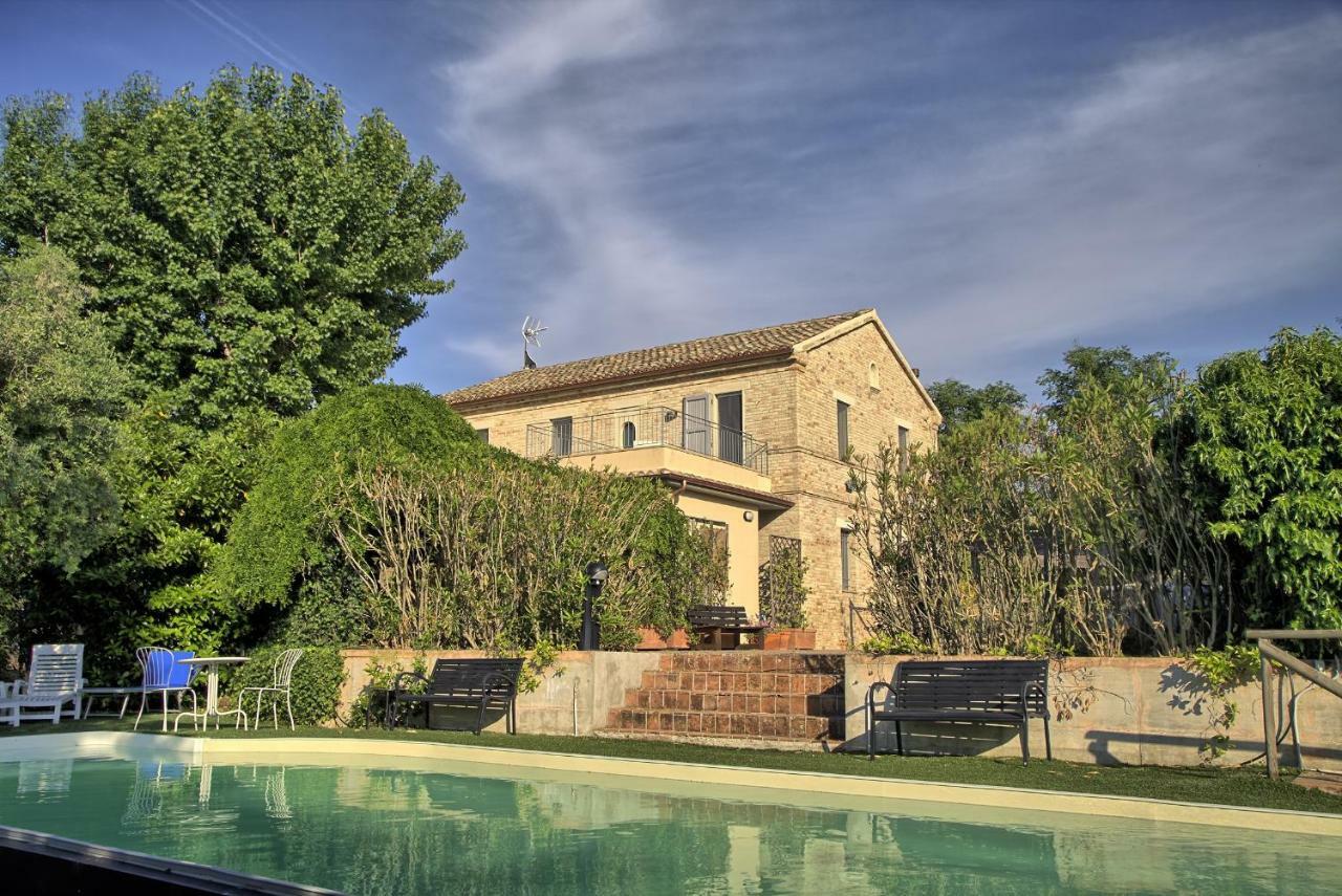 Grande Villa Storica Per Vacanze Con Giardino Privato E Piscina Ostra 외부 사진