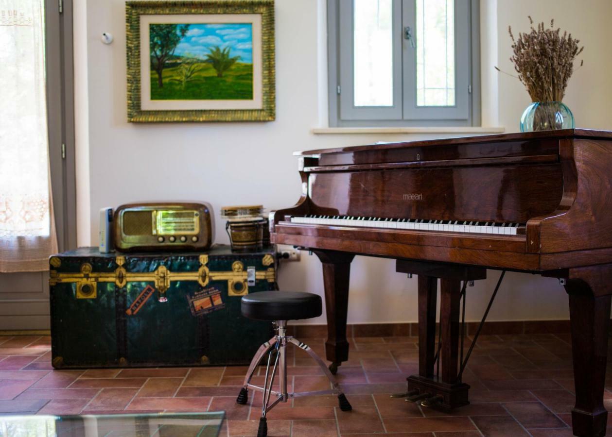 Grande Villa Storica Per Vacanze Con Giardino Privato E Piscina Ostra 외부 사진