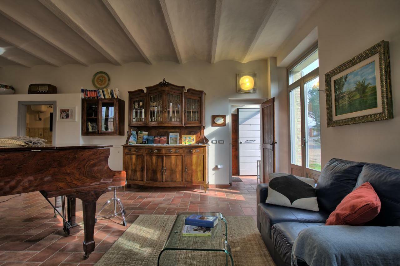 Grande Villa Storica Per Vacanze Con Giardino Privato E Piscina Ostra 외부 사진