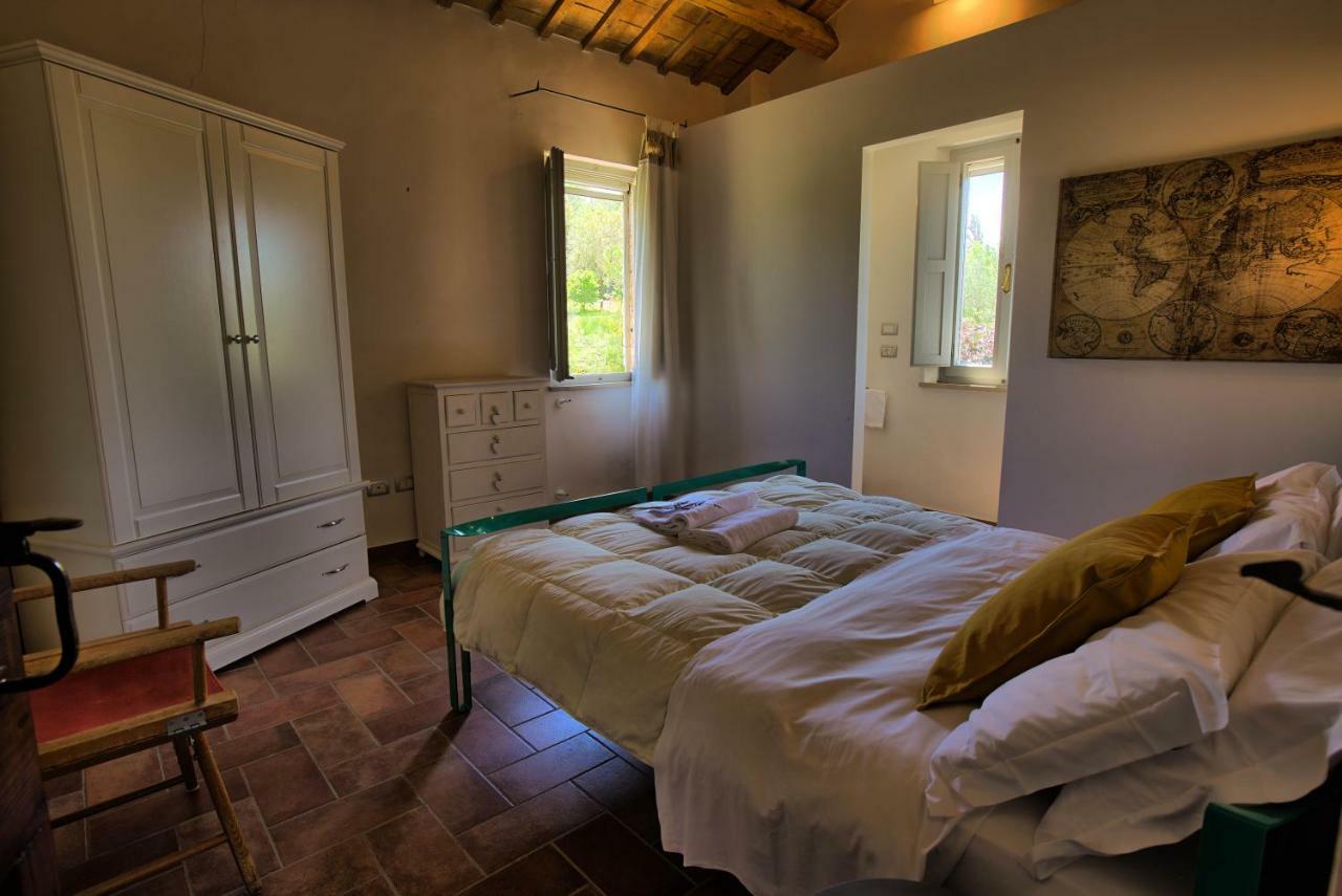 Grande Villa Storica Per Vacanze Con Giardino Privato E Piscina Ostra 외부 사진
